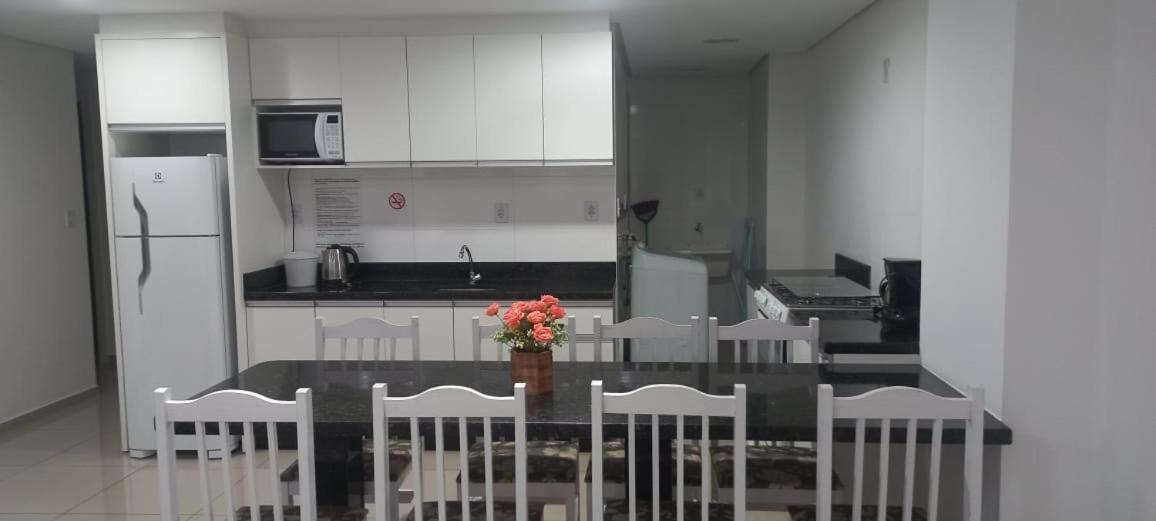 Apartamentos Ed London, Na Av Principal A Poucos Passos Das Termas Piratuba Exteriér fotografie